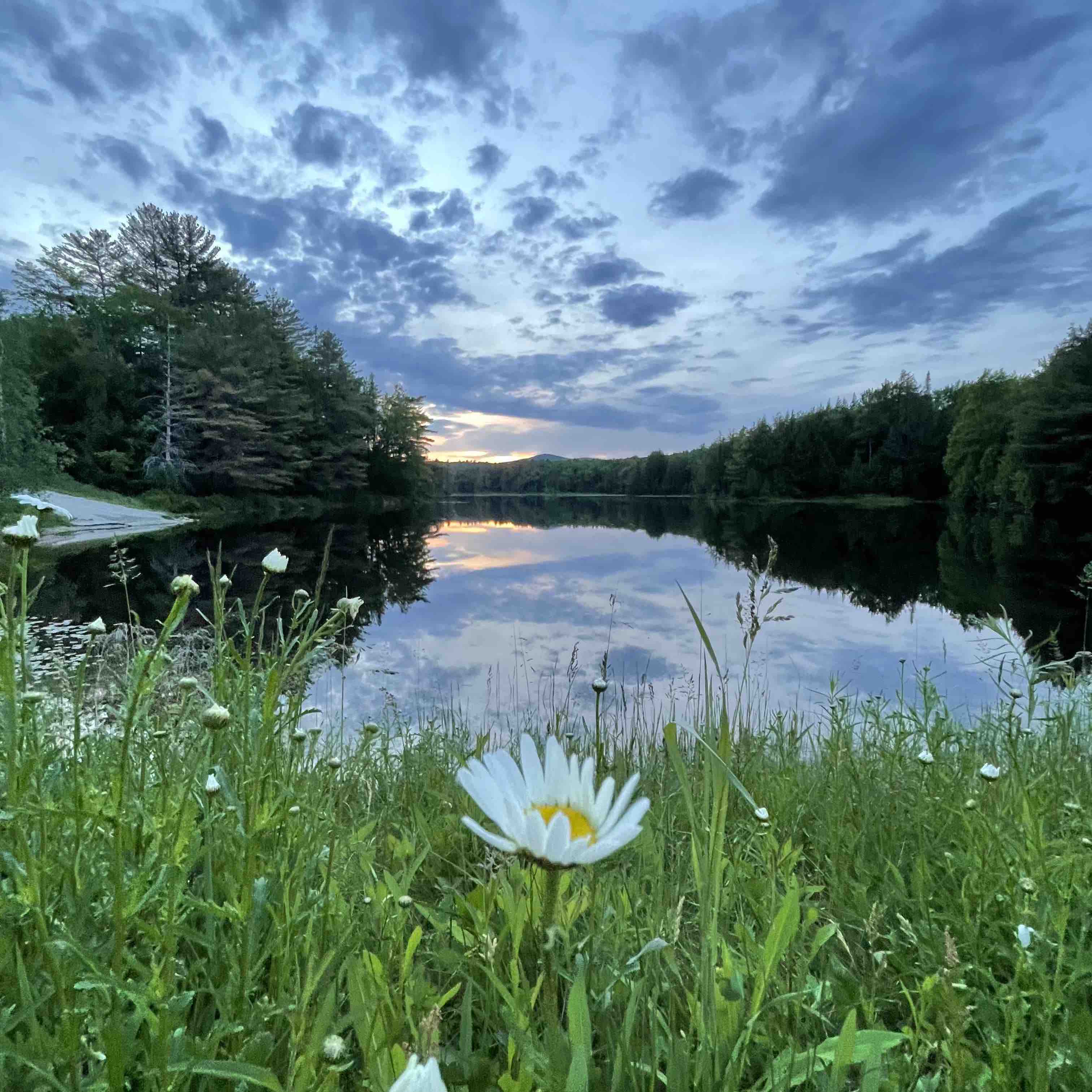 Image of a sunset at Gale Meadows Pond in Vermont